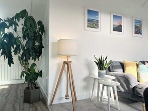 TV, books, offices - Coastal Penthouse w/ Bay Views • Central Penzance (Penzance)