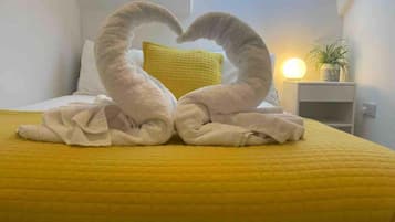 3 makuuhuonetta, silitysrauta/-lauta, vauvan matkasänky, Wi-Fi