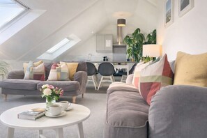 TV, books, offices - Coastal Penthouse w/ Bay Views • Central Penzance (Penzance)