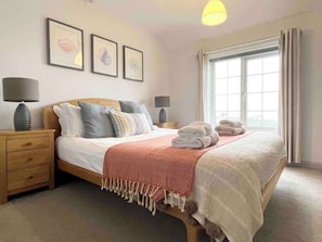 3 bedrooms, iron/ironing board, travel crib, WiFi