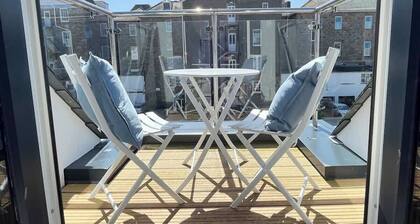 Stunning 3 bed 2.5 bath~Penzance~Seaside~balcony