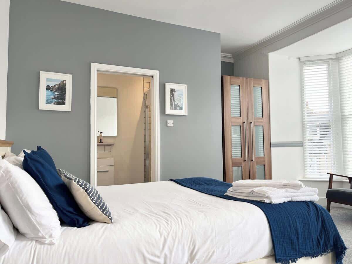 5 soverom, strykejern/-brett, reiseseng for barn og internettilgang