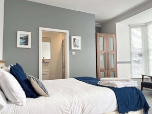 5 soverom, strykejern/-brett, reiseseng for barn og internettilgang