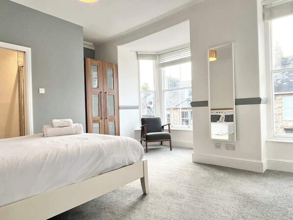 5 Schlafzimmer, Bügeleisen/Bügelbrett, Reisekinderbett, WLAN