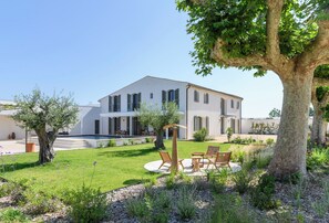 Exterior - The Mas du Mazet, Stunning New Mas in the Heart of the Orchards – Charleval (Charleval)