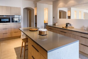 Kühlschrank, Mikrowelle, Geschirrspüler