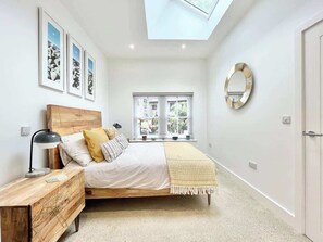 1 bedroom, iron/ironing board, WiFi, bed sheets - Stunning 1 Bed~ River view~ parking~central (Newlyn)