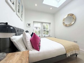 1 bedroom, iron/ironing board, WiFi, bed sheets - Stunning 1 Bed~ River view~ parking~central (Newlyn)