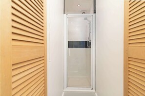 Een douche, een haardroger