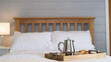 2 bedrooms, iron/ironing board, travel cot, WiFi