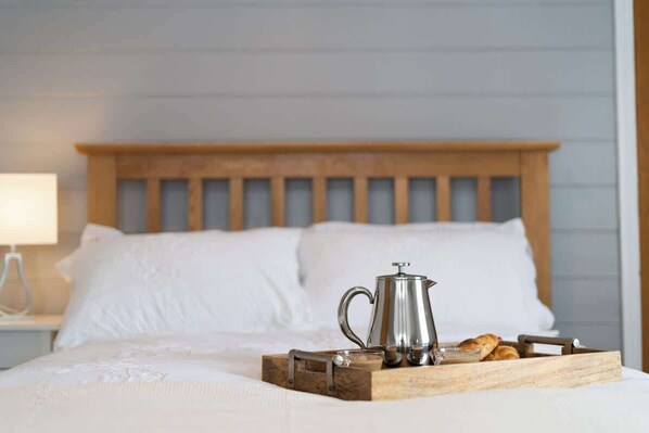 2 bedrooms, iron/ironing board, travel cot, WiFi