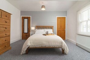2 chambres, fer et planche à repasser, lit de bébé portatif, Wi-Fi