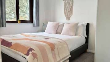 2 habitaciones, tabla de planchar con plancha, wifi y ropa de cama