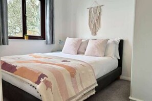 2 chambres, fer et planche à repasser, Wi-Fi, draps fournis