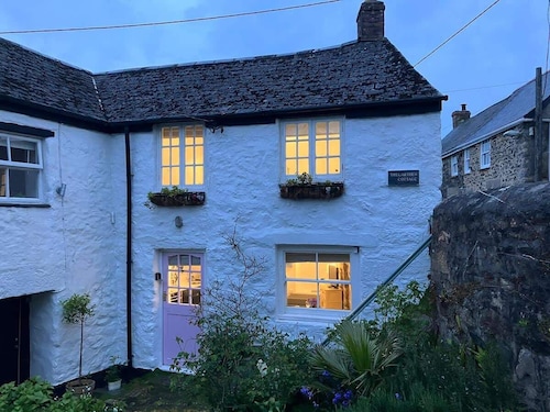 Cosy Cottage Central Marazion with Parking