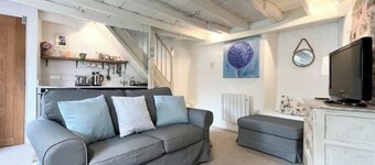 Cosy Cottage Central Marazion with Parking
