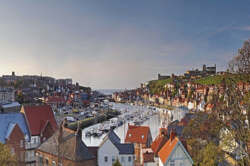 Exceptional Two-Bed in Whitby with Parking & Views