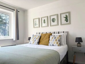 2 chambres, fer et planche à repasser, Wi-Fi, draps fournis