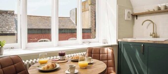 Modern Central one Bedroom Apartment in Penzance