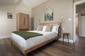 Bügeleisen/Bügelbrett, Reisekinderbett, WLAN, Bettwäsche