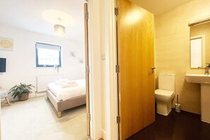 1 chambre, fer et planche à repasser, lit parapluie, Wi-Fi