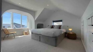 5 habitaciones, tabla de planchar con plancha, wifi y ropa de cama