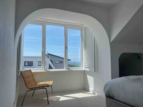 Seaside Family Home~Sleeps9~GamesRoom~Mawgan Porth