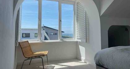 Seaside Family Home~Sleeps9~GamesRoom~Mawgan Porth