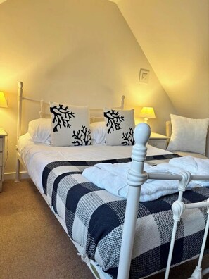 1 bedroom, iron/ironing board, WiFi, bed sheets - Stunning views of Whitby Habour (Whitby)