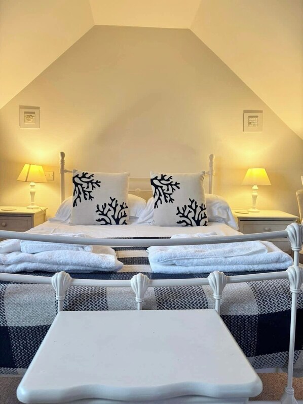 1 bedroom, iron/ironing board, WiFi, bed sheets - Stunning views of Whitby Habour (Whitby)