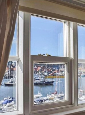 Unclassified image, 5 of 28, button