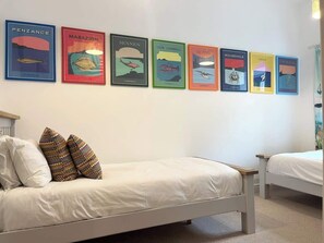2 habitaciones, tabla de planchar con plancha, cuna de viaje y wifi 