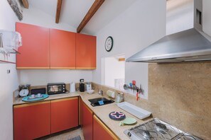 Appartement, 1 chambre, vue port | Cuisine privée | Réfrigérateur, four, plaque de cuisson, lave-vaisselle
