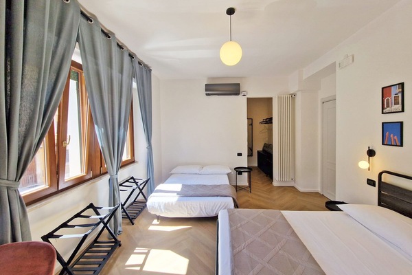 Camera Deluxe | Una scrivania, postazione laptop, Wi-Fi gratuito, lenzuola