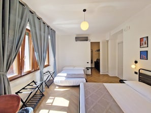 Deluxe Room | Desk, laptop workspace, free WiFi, bed sheets - le Stanze del Capitano Caldora (L'Aquila)