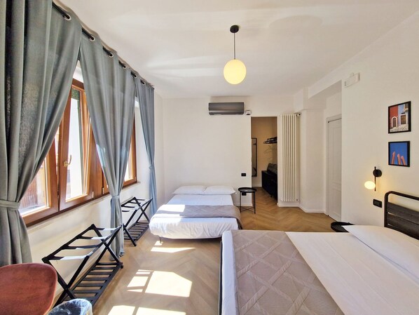 Deluxe Room | Meja, ruang kerja komputer riba, Wi-fi percuma, cadar katil