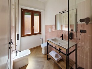 Bathroom - le Stanze del Capitano Caldora (L'Aquila)