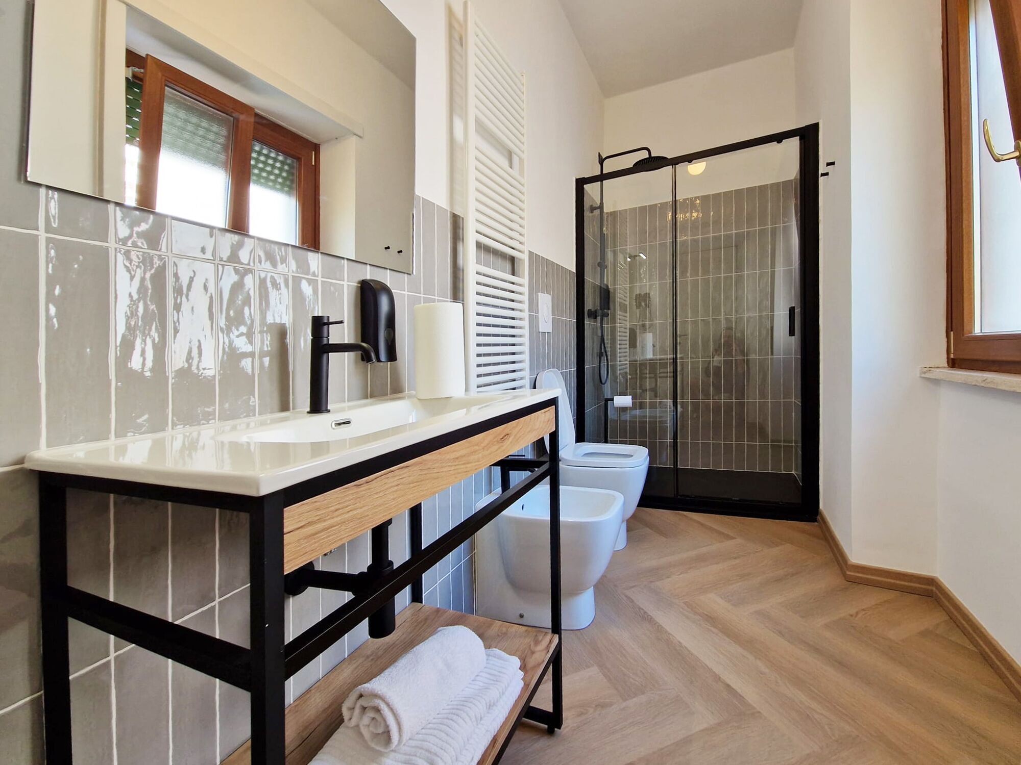 Club-Doppelzimmer | Badezimmer | Dusche, Regendusche, Haartrockner, Bidet