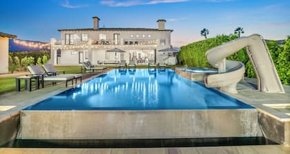 Casa Blanca: Pool, Spa, & Coachella Access