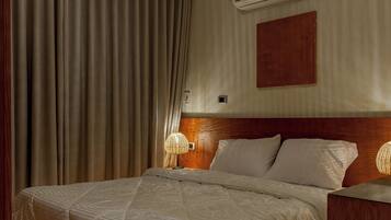3 bedrooms, iron/ironing board, WiFi (free), bed sheets