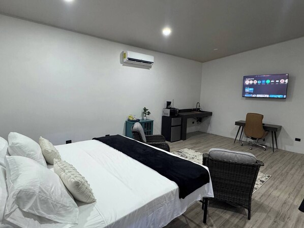 Loft, 1 Bedroom, Accessible, Smoking | 1 bedroom