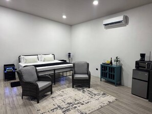Loft, 1 Bedroom, Accessible, Smoking | Interior