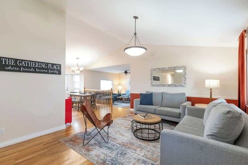 Friends & Family Retreat|Epic Game Room|Pets too