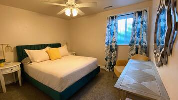 2 slaapkamers, een strijkplank/strijkijzer, reisbedje, gratis wifi