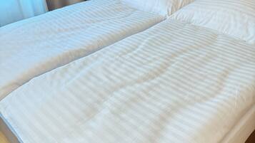 1 bedroom, iron/ironing board, internet, bed sheets