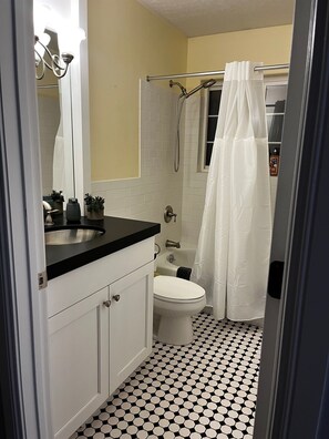 Dusche, Haartrockner, Handtücher