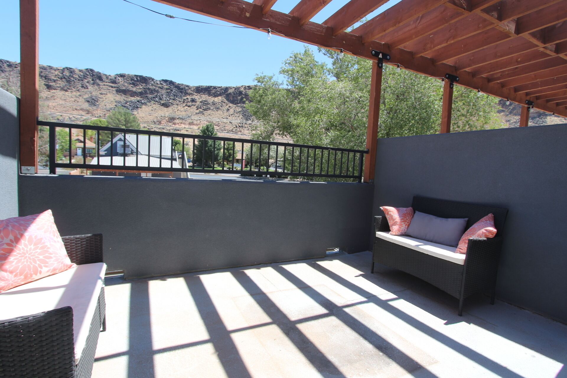 المنطقة المحيطة بالمنشأة