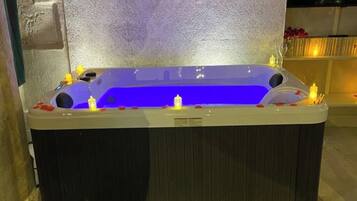 Bain à remous intérieur