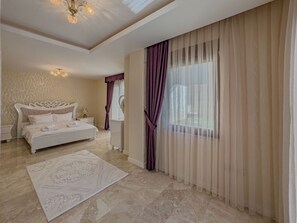3 bedrooms, iron/ironing board, Internet, bed sheets
