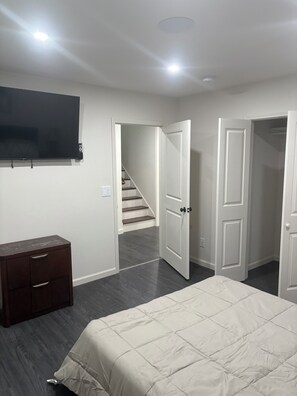 4 chambres, bureau, fer et planche à repasser, Wi-Fi gratuit